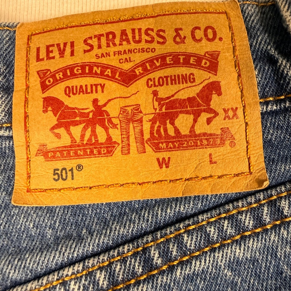 Levi's 501 Original Fit Jeans W27 L32 Medium Wash Blue Straight Leg Button Fly - Picture 2 of 15